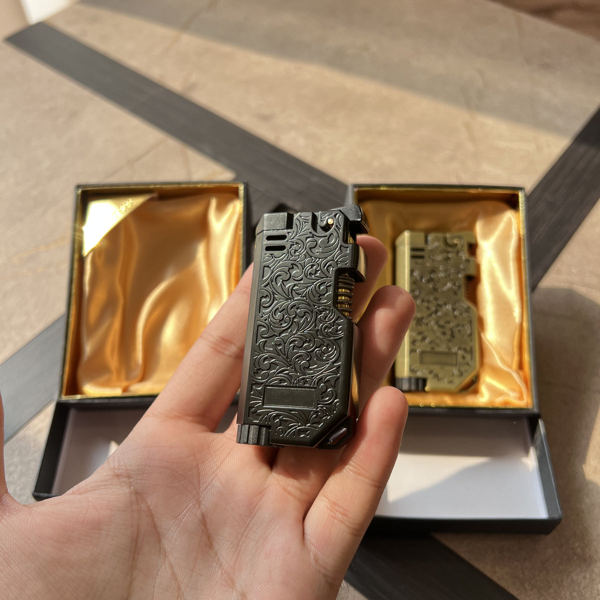 Vintage Floral Metal Soft Flame Butane Lighter