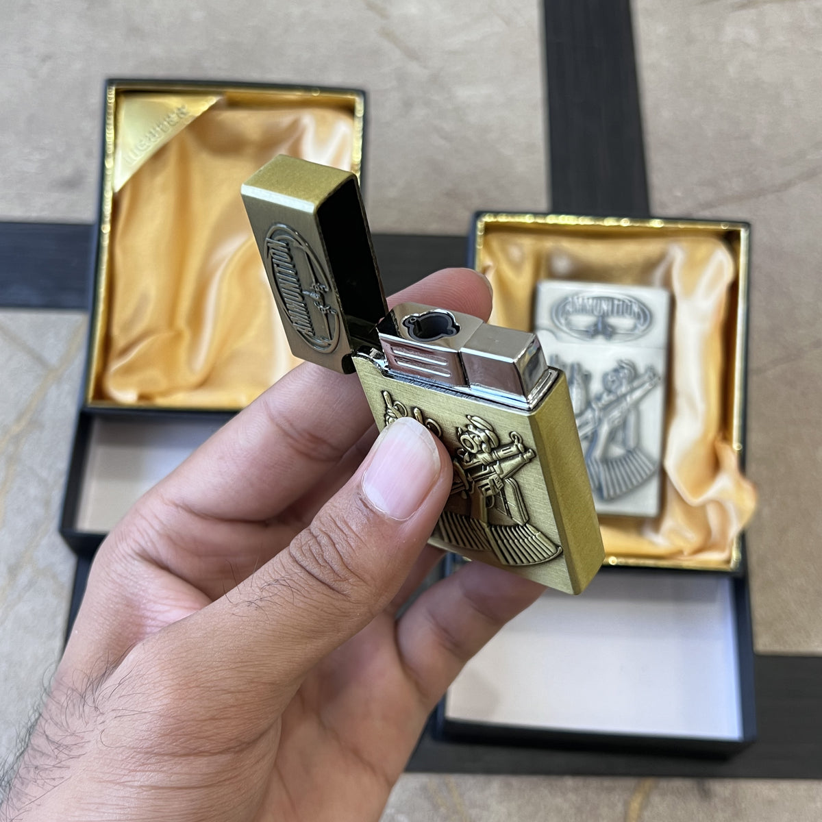 Embossed Rifle Military Flip Lighter with Convertible Flame