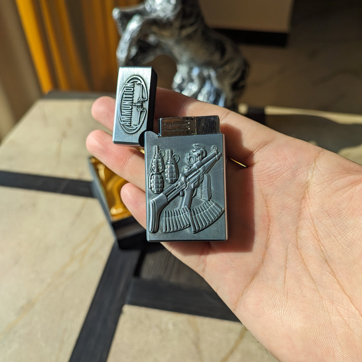 Embossed Rifle Military Flip Lighter with Convertible Flame